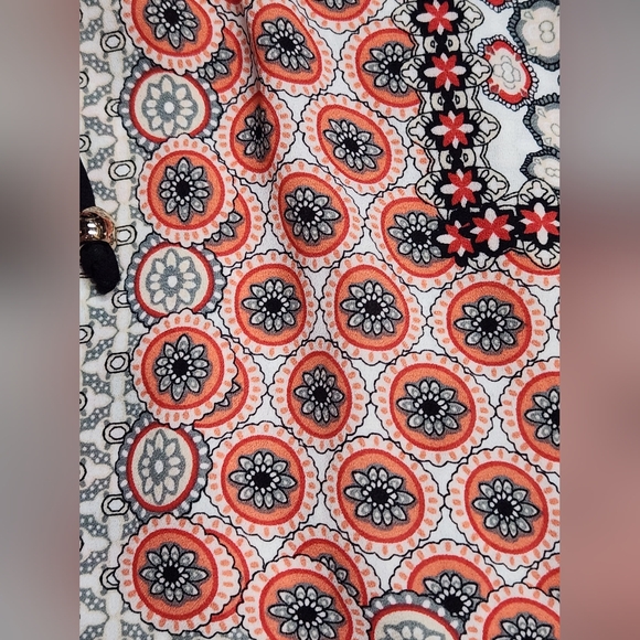 Geometric Patterned Blouse - Picture 2 of 11